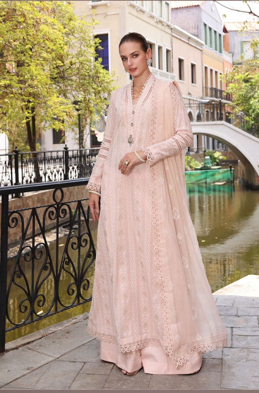 Bareeze eid collection  Lawn 3 piece suit  Organza duppata